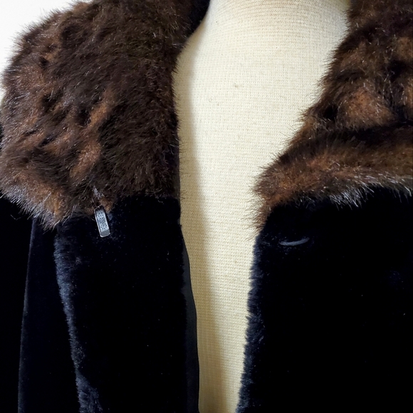 Vintage Black Fur Coat Contrast Brown Collar - Picture 6 of 10